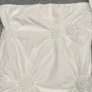 Rachel Zoe white fluffy‎ 3D Floral pillow cases  23' x 18' Set of 2